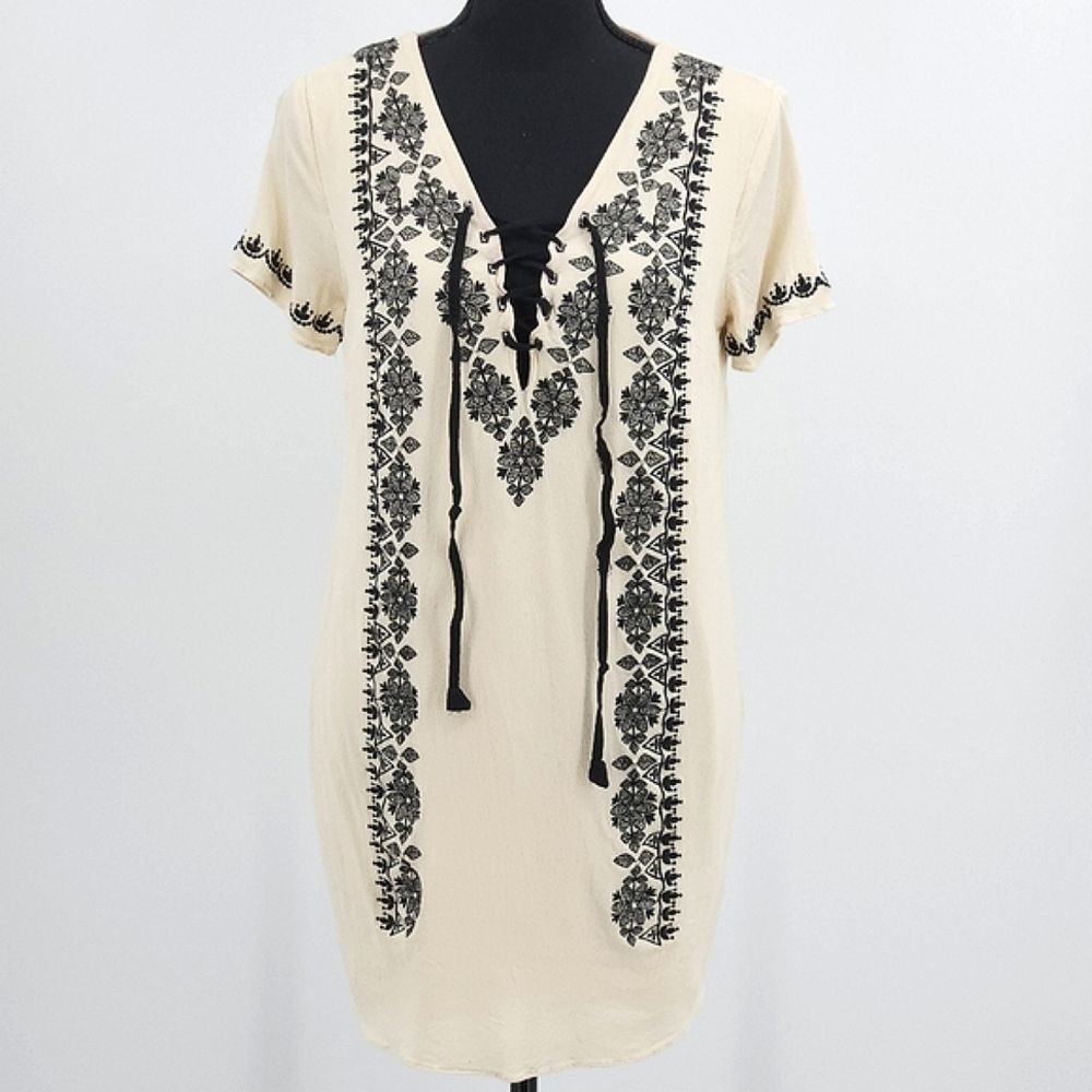 Aakaa Embroidered Shift Dress Size Large Womens Black and Beige Lace-up V Neck